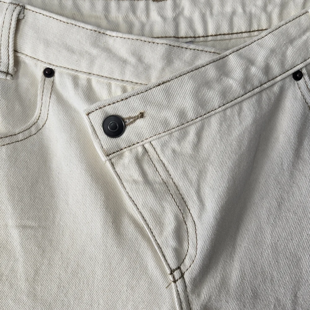 Future Collective Ivory White Overlap Mid Rise Tapered Leg Denim Jeans Size 6